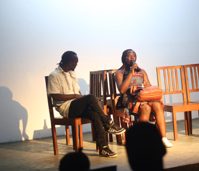 Vue de la pièce théâtrale « Ce n'est qu'un adieu » lors de la soirée hybride à Le Centre