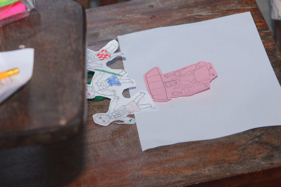 Vue de l'atelier jeune public d'animation en papier découpé