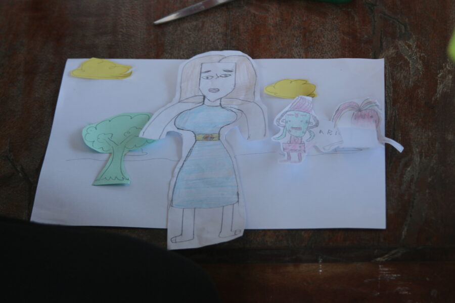 Vue de l'atelier jeune public d'animation en papier découpé