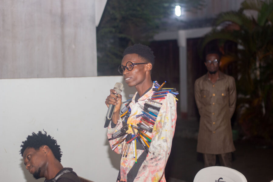 Vue de la Rencontre-Discussion avec l'artiste plasticien Gratien Zossou à l'Espace Culturel Le Centre