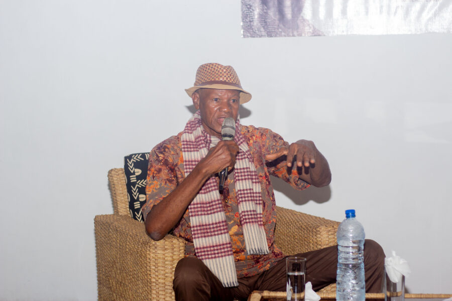 Vue de la Rencontre-Discussion avec l'artiste plasticien Gratien Zossou à l'Espace Culturel Le Centre