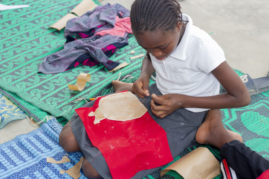 Vue de l'atelier jeune public d'initiation à la danse Zinli & à la tenture à Le Centre