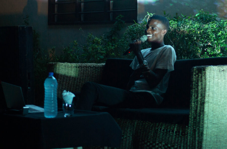 Vue de la rencontre discussion avec Fabroni Bill Yoclounon à Le Centre