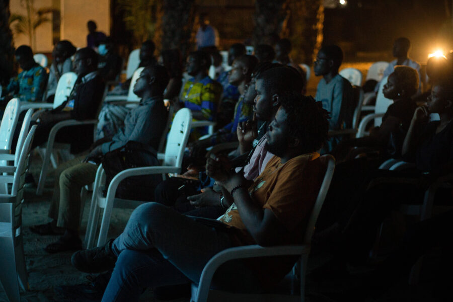 Vue de la rencontre discussion avec Fabroni Bill Yoclounon à Le Centre