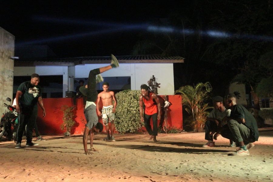 Spectacle Raw, Le Chaos Élégant