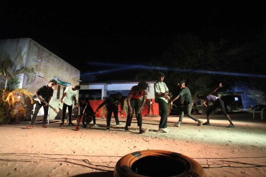 Spectacle Raw, Le Chaos Élégant