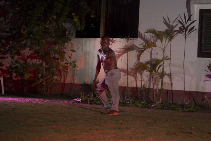 Vue de la pièce théâtrale Amazones du Roi Behanzin à l'Espace Culturel Le Centre