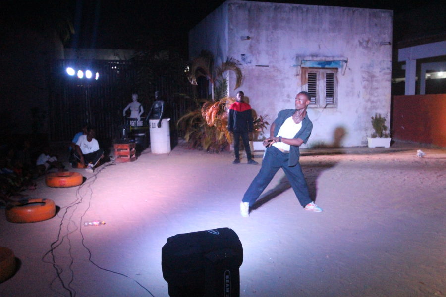 Spectacle Raw, Le Chaos Élégant