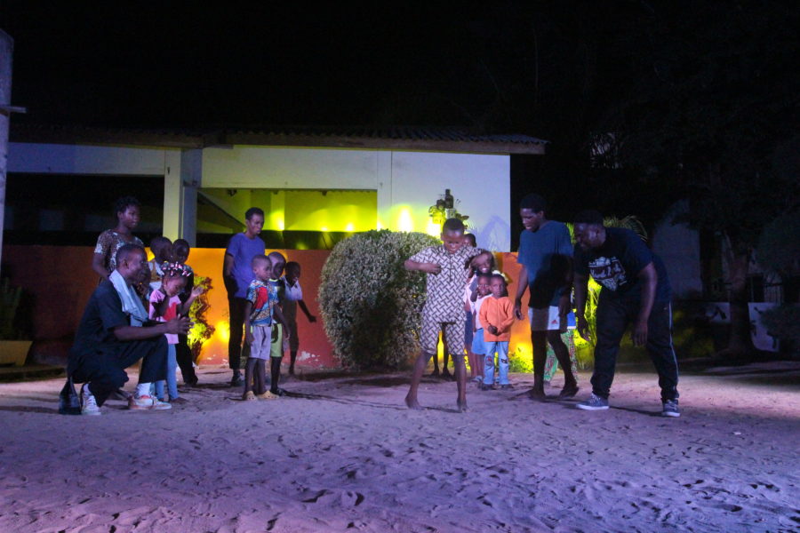 Spectacle Raw, Le Chaos Élégant