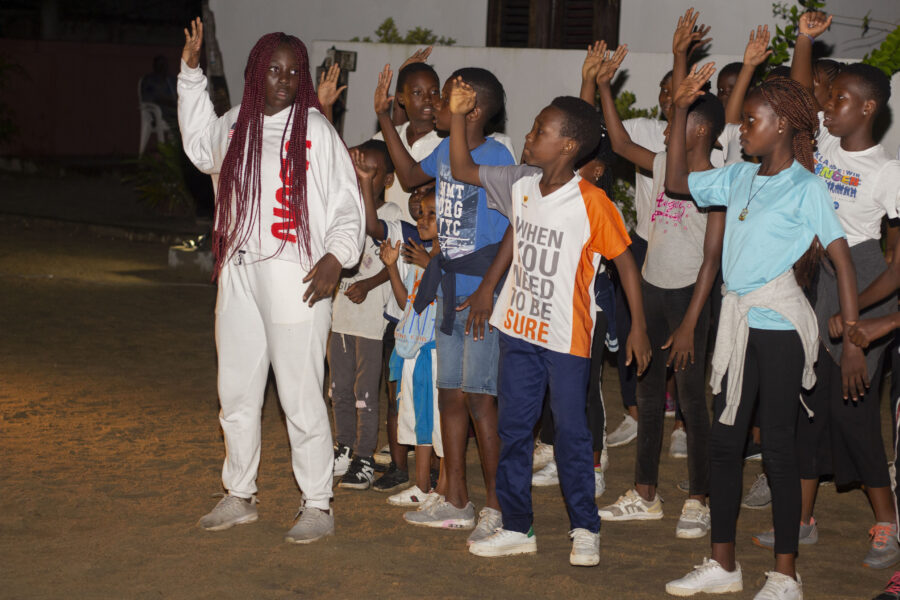 Vue de la restitution de l'atelier jeune public du Chaos Élégant Baby Crew à Le Centre