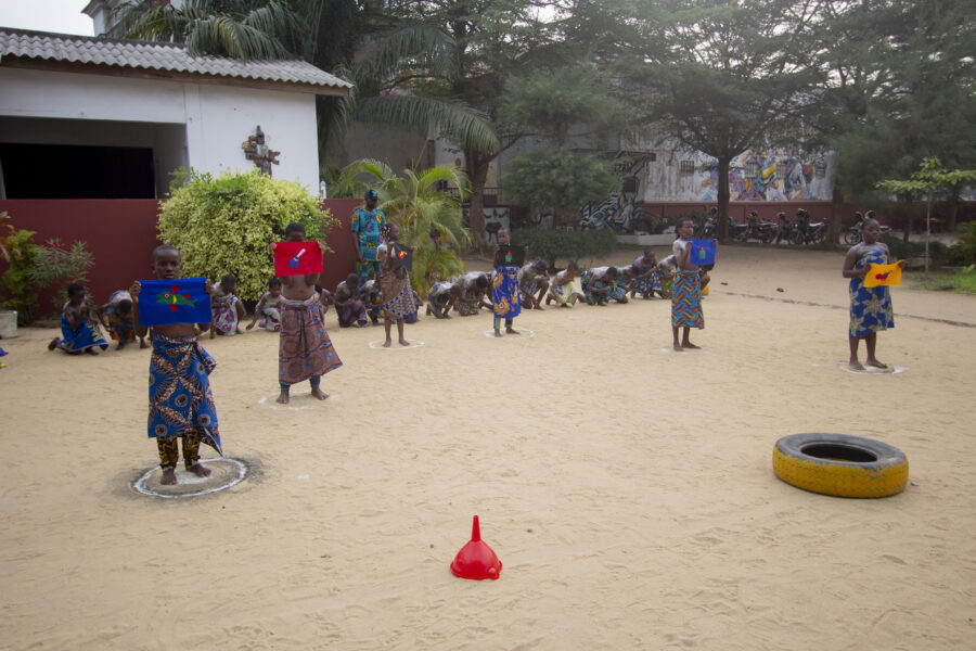 Vue de la restitution de l'atelier jeune public d'initiation à la danse Zinli & à la tenture à Le Centre