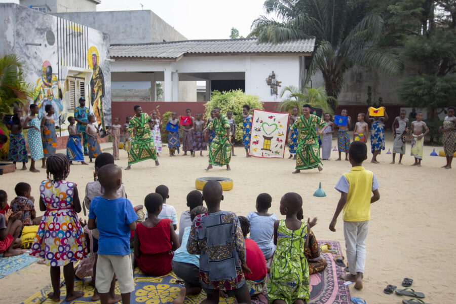 Vue de la restitution de l'atelier jeune public d'initiation à la danse Zinli & à la tenture à Le Centre