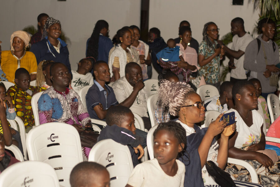 Vue de la restitution de l'atelier jeune public du Chaos Élégant Baby Crew à Le Centre