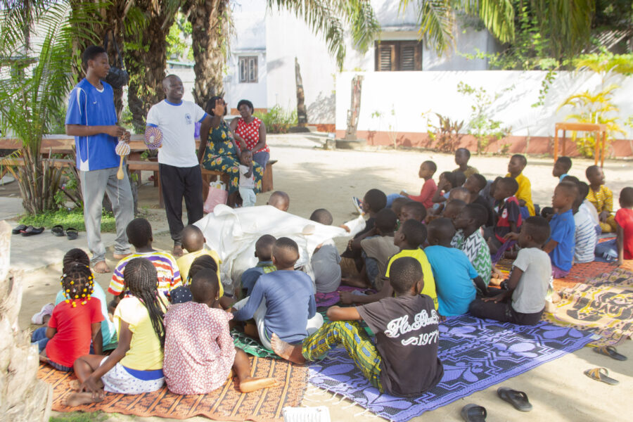 Vue de l'atelier jeune public de danse kaléta dans le cadre de la 4è édition du Carnaval Kaléta de Cotonou