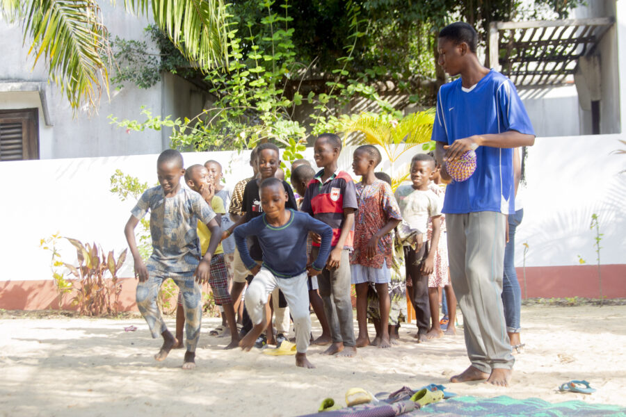 Vue de l'atelier jeune public de danse kaléta dans le cadre de la 4è édition du Carnaval Kaléta de Cotonou