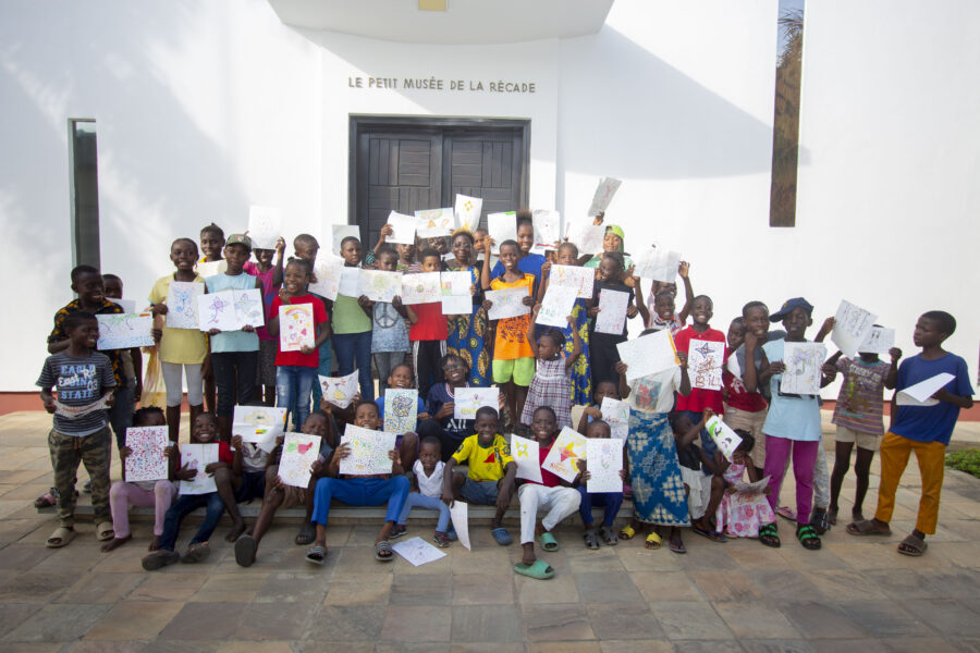 Vue de l'atelier jeune public de peinture avec Ninon Aglingo à Le Centre