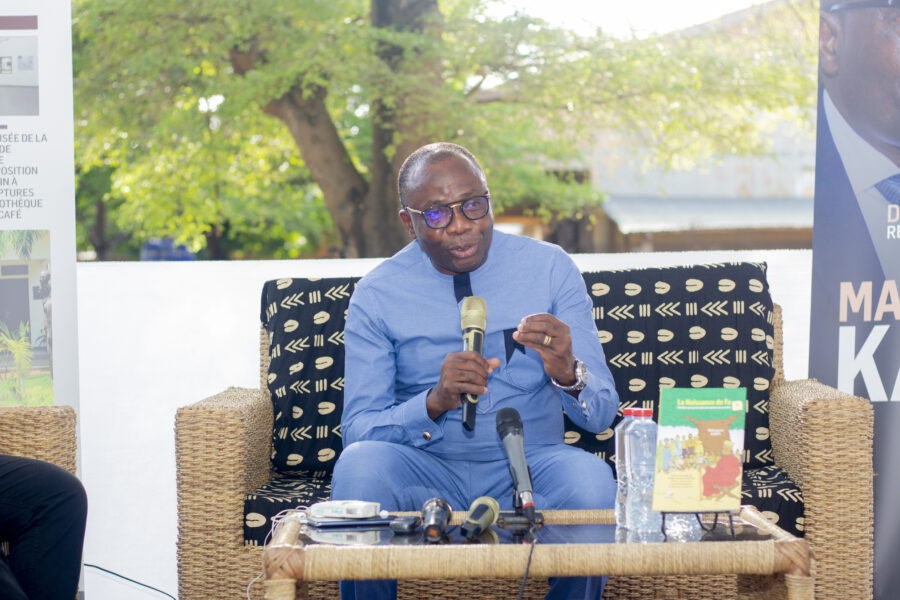 Vue du Débat littéraire avec Mahugnon Kakpo dans le cadre du programme Hors les murs de l'Espace Culturel Le Centre
