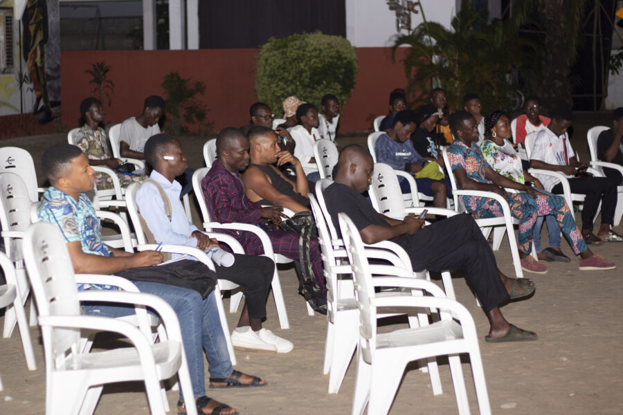 Vue de la rencontre discussion avec l'artiste visuel Antonucci Iacopo à Le Centre