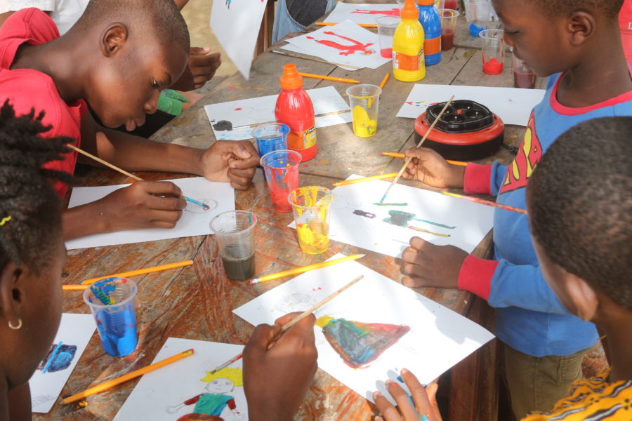 Vue de l'atelier Jeune Public d'initiation à la peinture et à la photographie