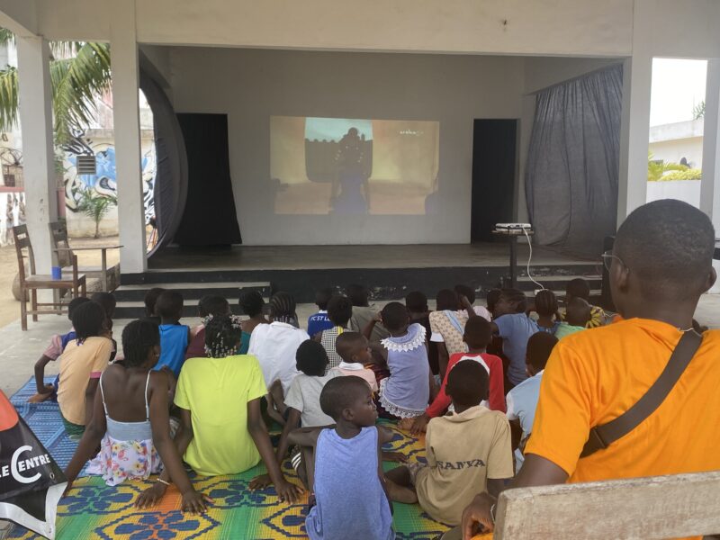 Vue de la projection du fil d'animation « Soundiata Keïta, le réveil du Lion » à Tchitchavi