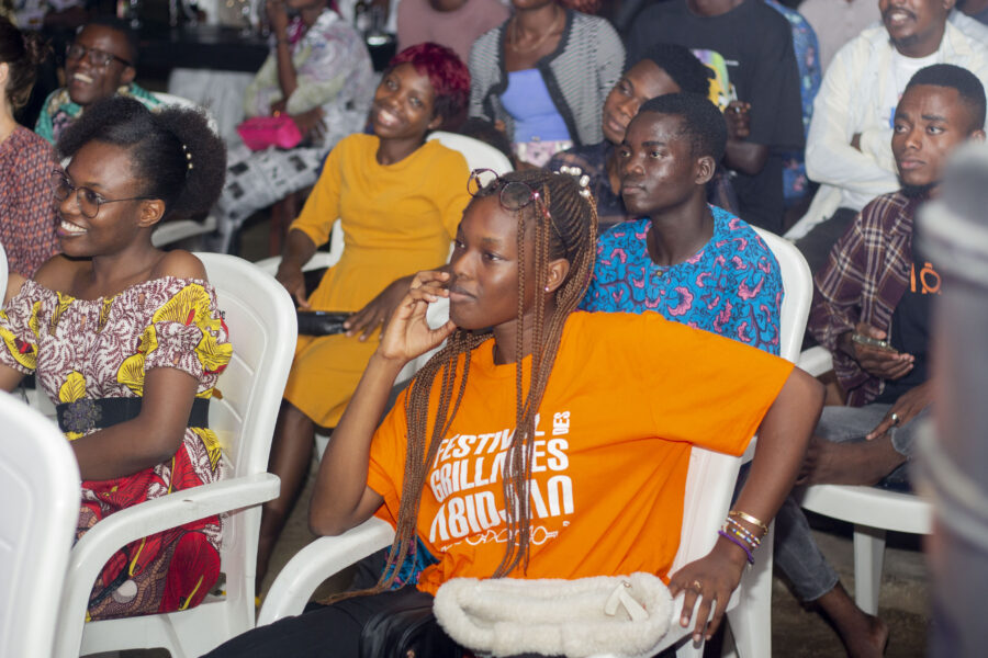 Vue de la soirée ​d'humour ​à l'Espace Culturel Le Centre avec ​l'artiste ​humoriste ​béninois ​Kromozom