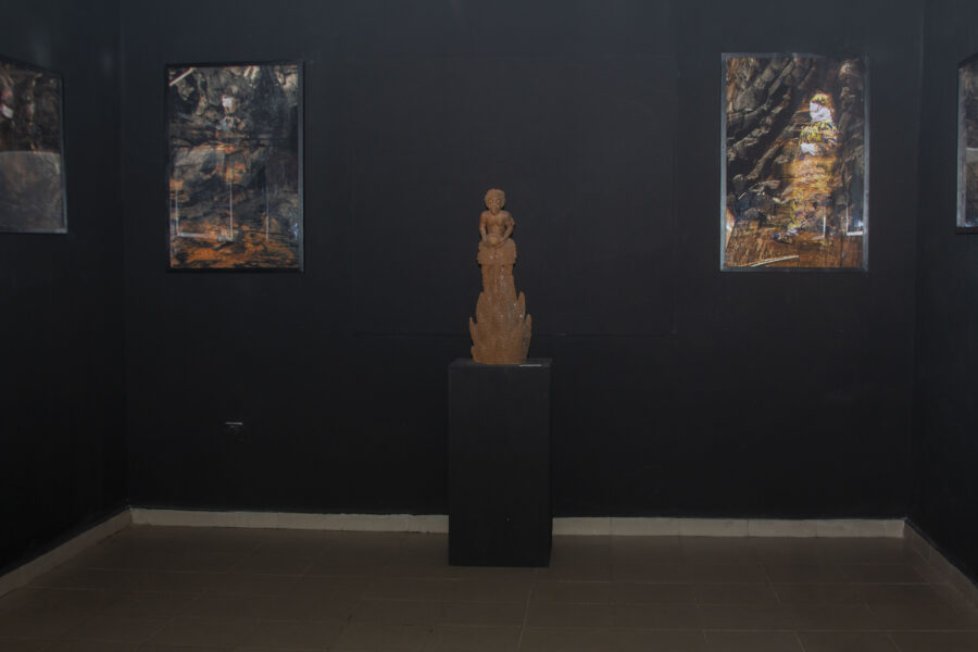 Vue de l'exposition collective « Ombres des ancêtres » à l'Espace Culturel Le Centre