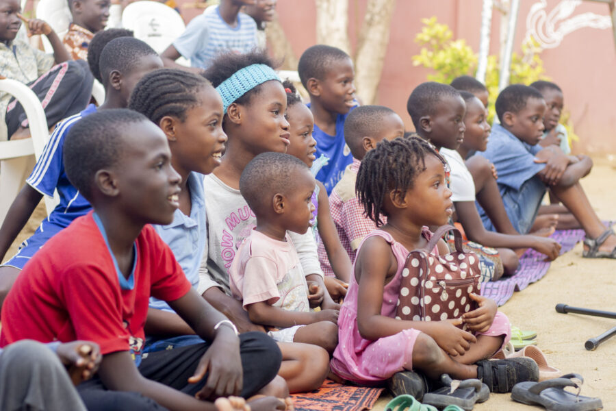 Vue du spectacle jeune public de marionnettes « Petite Nina, quand ça ne va pas, ne te tais pas » à l'Espace Culturel Le Centre