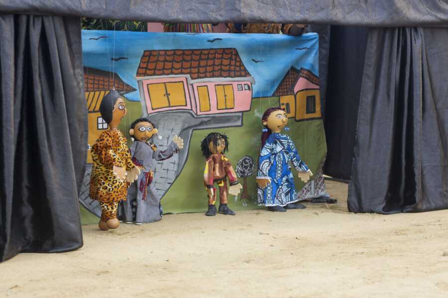 Vue du spectacle jeune public de marionnettes « Petite Nina, quand ça ne va pas, ne te tais pas » à l'Espace Culturel Le Centre