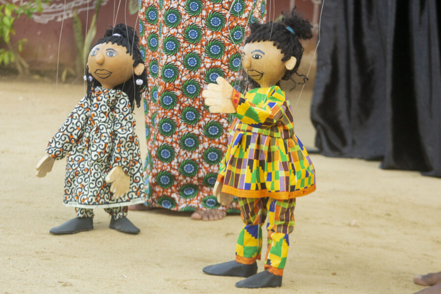 Vue du spectacle jeune public de marionnettes « Petite Nina, quand ça ne va pas, ne te tais pas » à l'Espace Culturel Le Centre