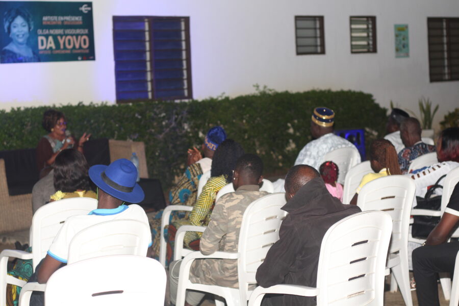 Vue de la rencontre-discussion avec Olga Nobre Vigouroux à Le Centre