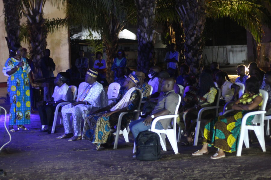 Vue d'ensemble du public à la rencontre-discussion avec Olga Nobre Vigouroux à Le Centre