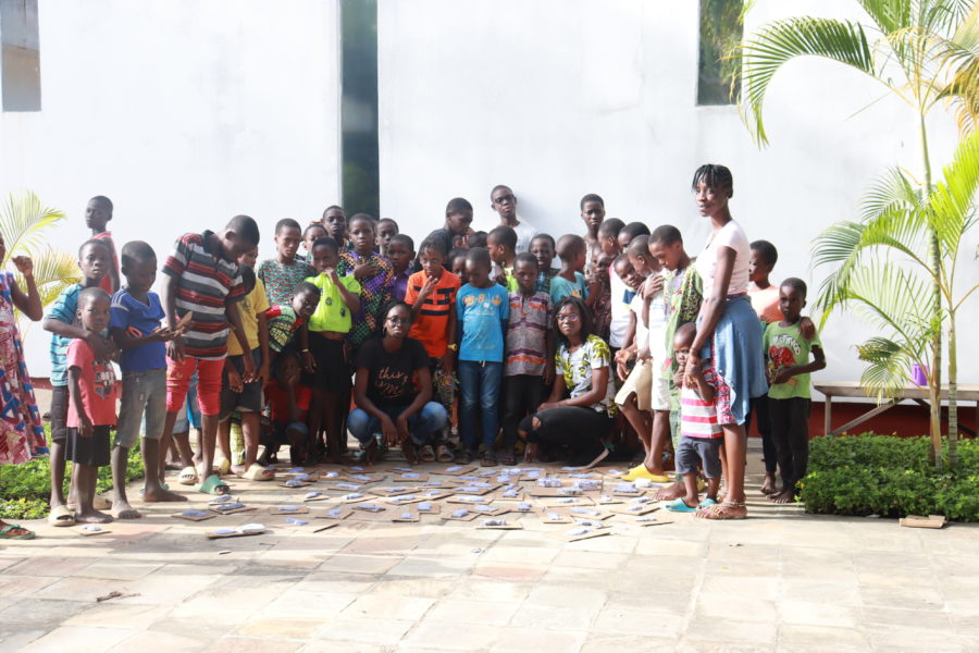 Vue de l'atelier Jeune Public d'initiation à la technique du papier mâché