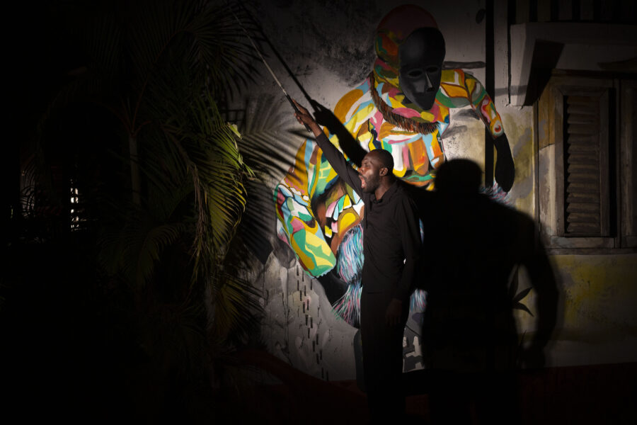 Vue de la pièce de théâtre « La traversée avec Salamè » en représentation à Le Centre