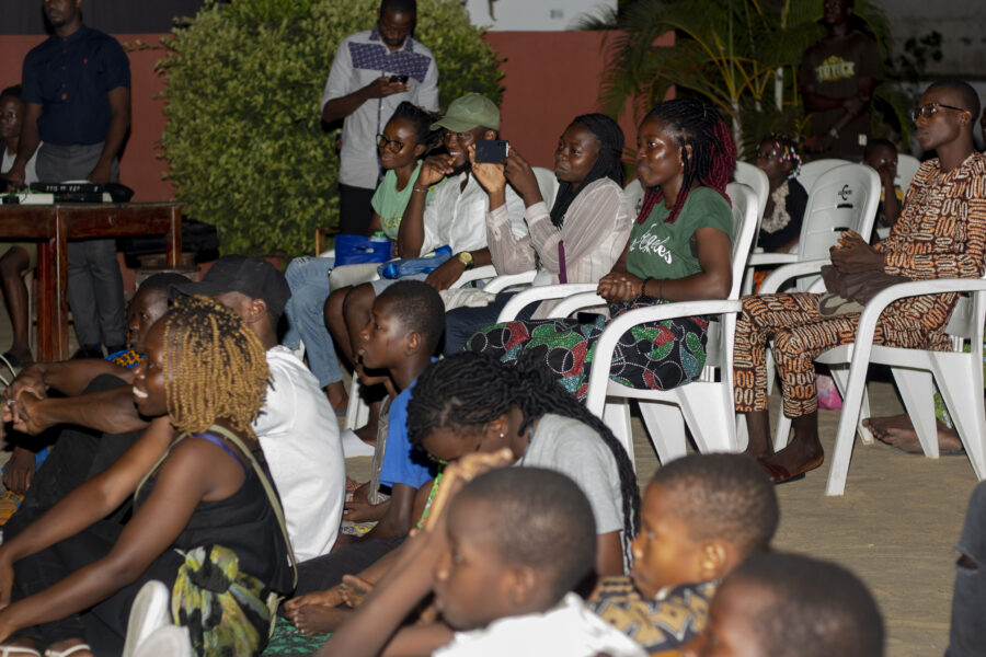 Vue de la pièce de théâtre « La traversée avec Salamè » en représentation à Le Centre