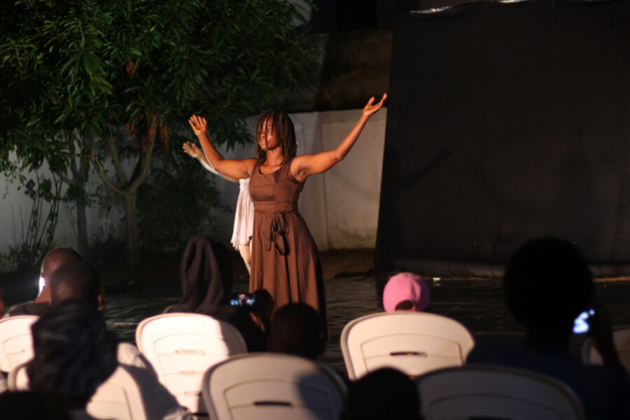 Vue de la pièce chorégraphique « Sans toi, je suis moi » lors de la soirée hybride à Le Centre