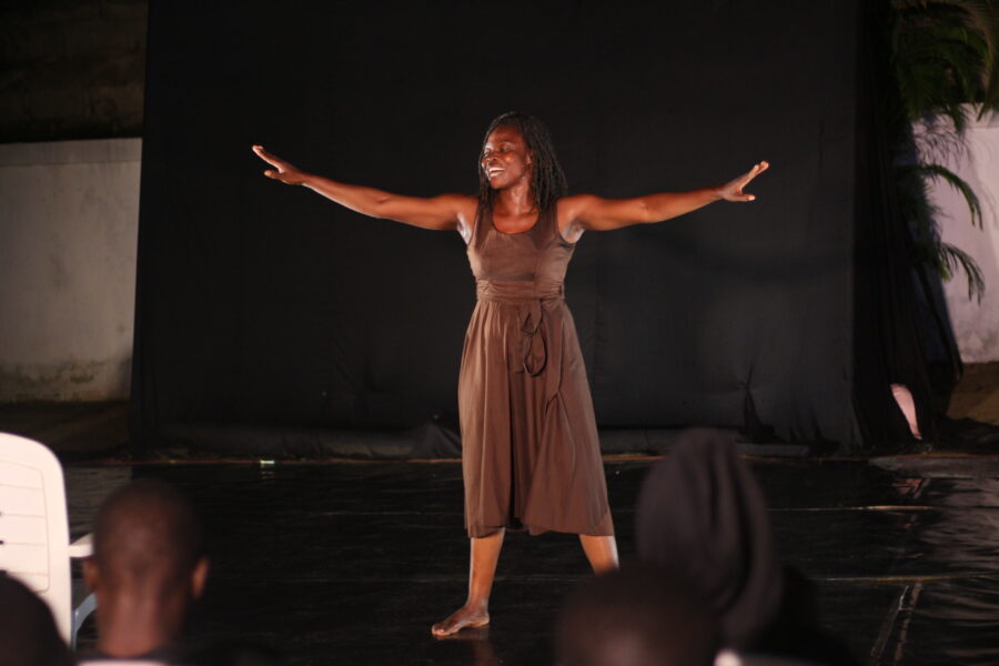 Vue de la pièce chorégraphique « Sans toi, je suis moi » lors de la soirée hybride à Le Centre