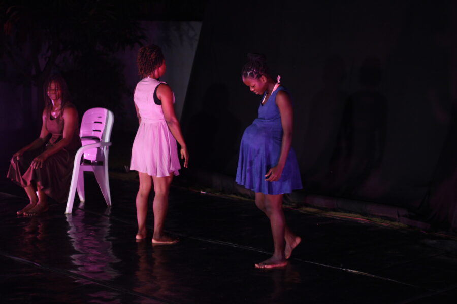 Vue de la pièce chorégraphique « Sans toi, je suis moi » lors de la soirée hybride à Le Centre