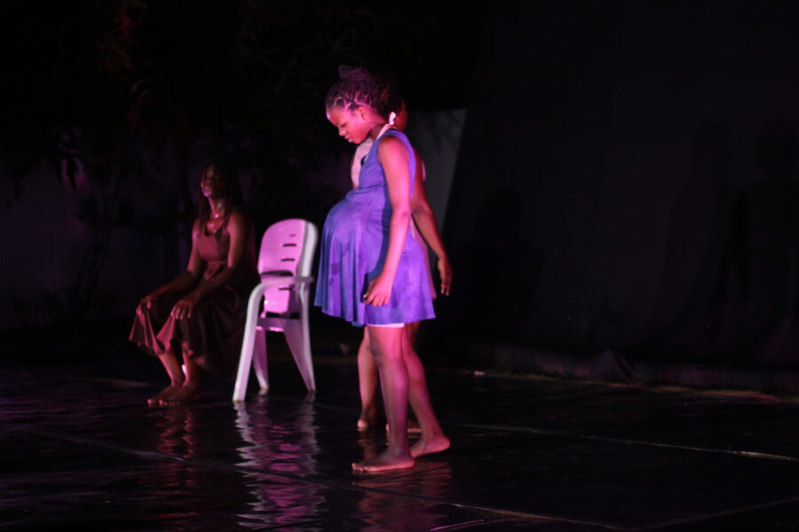 Vue de la pièce chorégraphique « Sans toi, je suis moi » lors de la soirée hybride à Le Centre