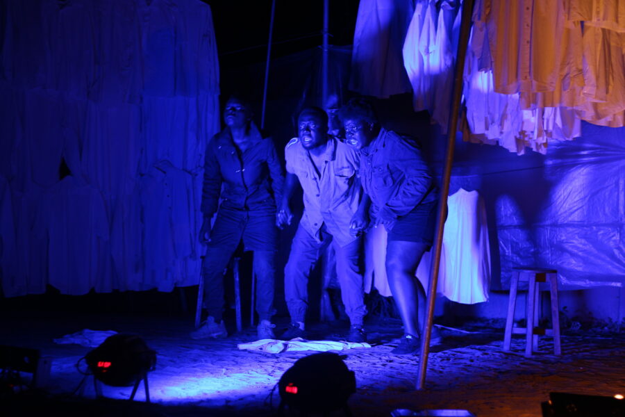 Vue de la pièce de théâtre « Pas de Demain » à Le Centre