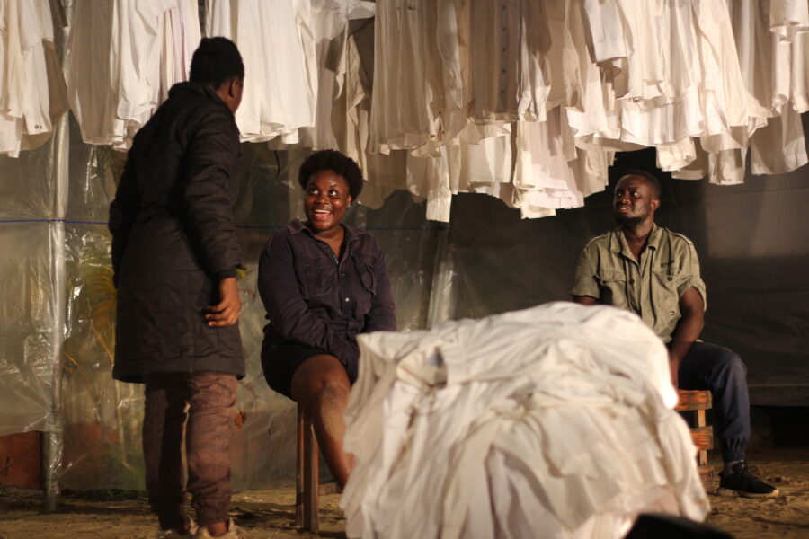 Vue de la pièce de théâtre « Pas de Demain » à Le Centre