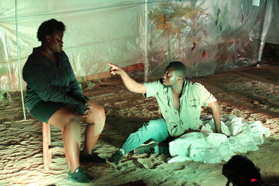 Vue de la pièce de théâtre « Pas de Demain » à Le Centre