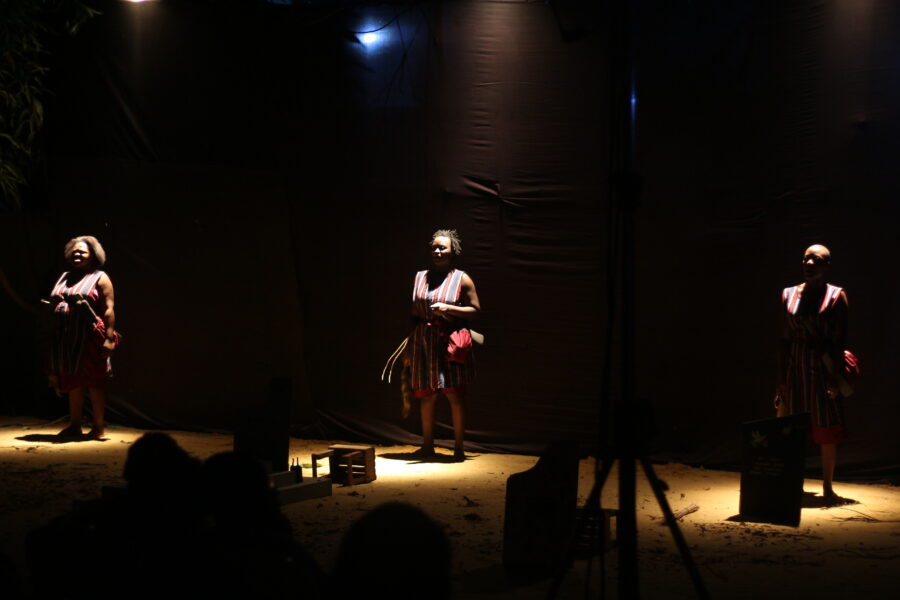 Vue de la pièce de théâtre « Soeurs d'ange »