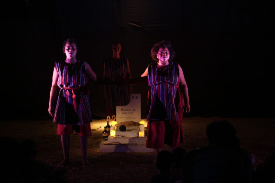 Vue de la pièce de théâtre « Soeurs d'ange »