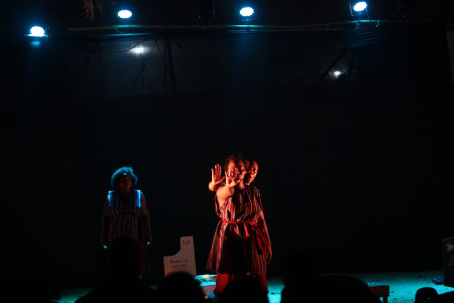 Vue de la pièce de théâtre « Soeurs d'ange »