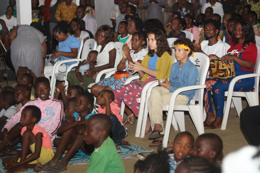 Vue de la pièce de théâtre « Soeurs d'ange »