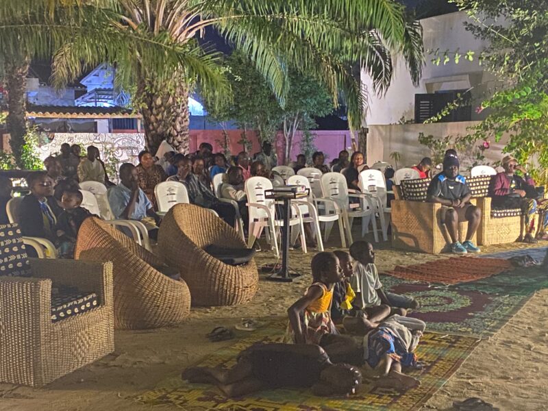 Vue de la projection des courts métrages à Le Centre dans le cadre du programme Wà Cinéma