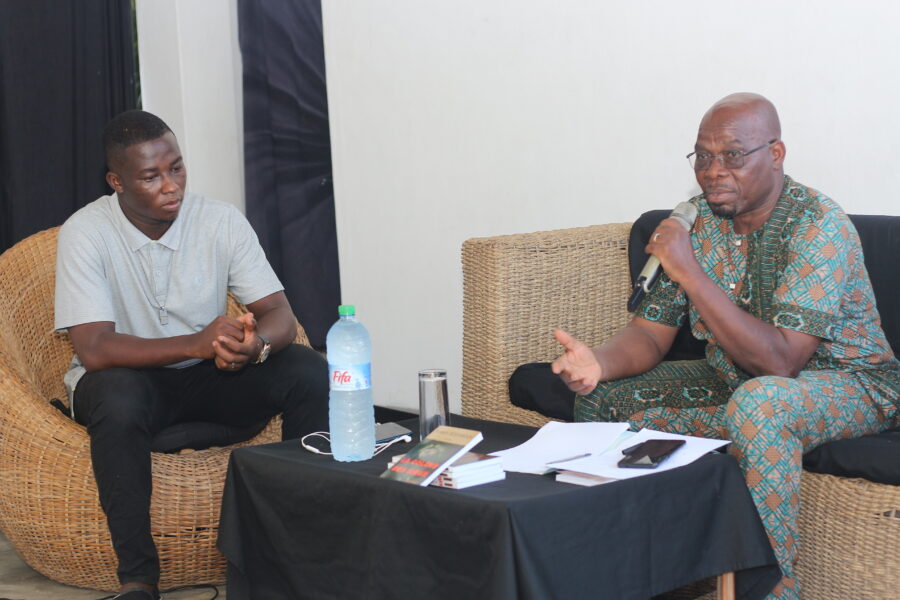 Vue du débat littéraire avec l'écrivain Robert Edjamian à Le Centre