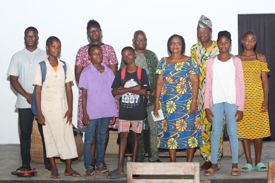 Vue du débat littéraire avec l'écrivain Robert Edjamian à Le Centre