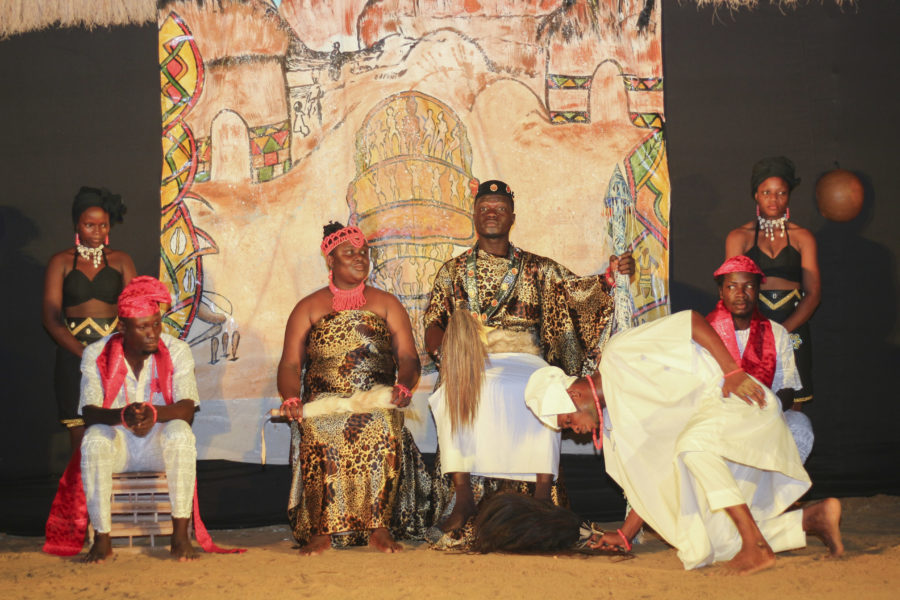 Spectacle de théâtre "Le trône vide"