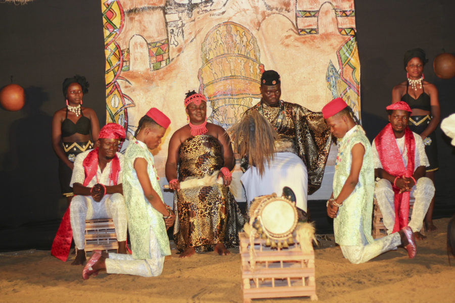 Spectacle de théâtre "Le trône vide"